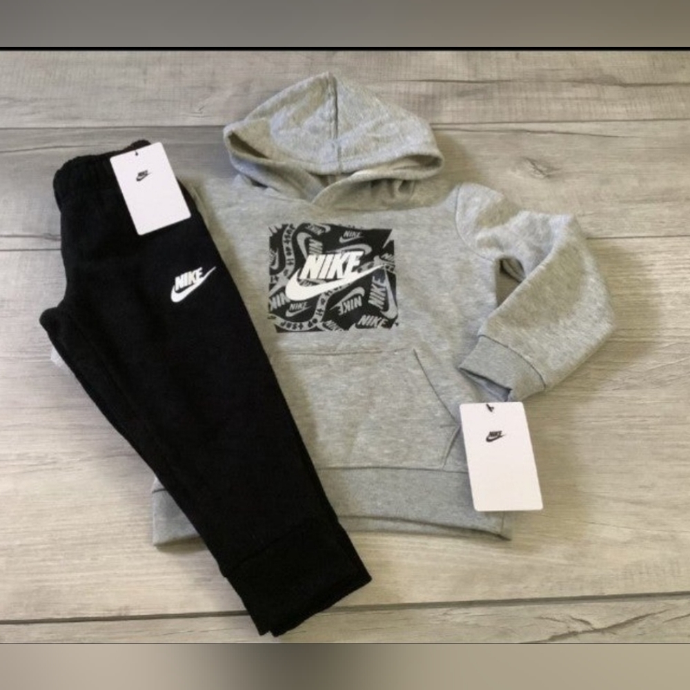Toddler boys Nike gray/black hoddie & black joggers outfit size 4T( NWT)